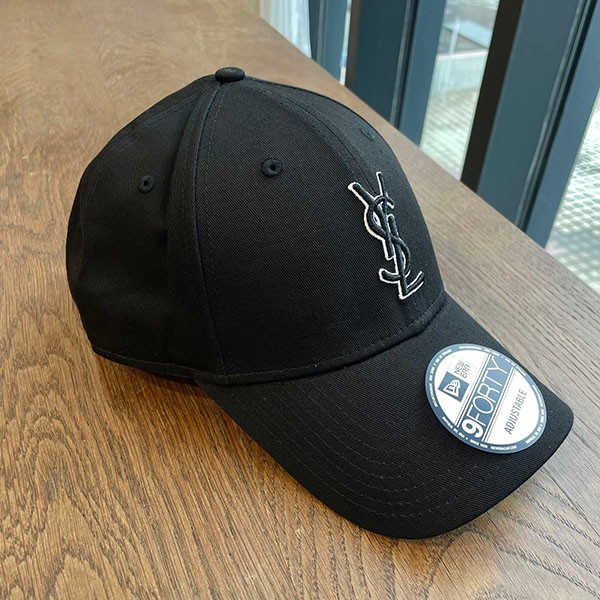 【話題商品!】サンローラン×ニューエラ 偽物☆モノグラムキャップ帽☆YSLキャップ★ 687687YCL361000