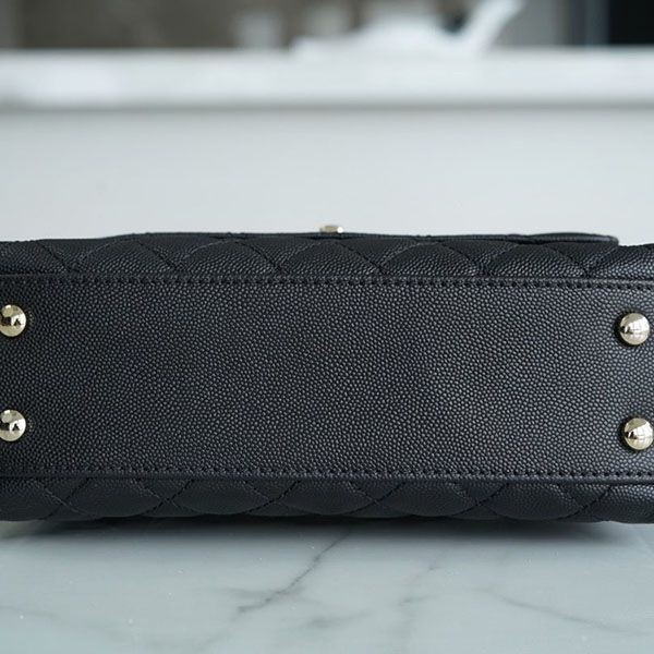 シャネル ココハンドル 偽物 24cm ミニフラップ shw27560