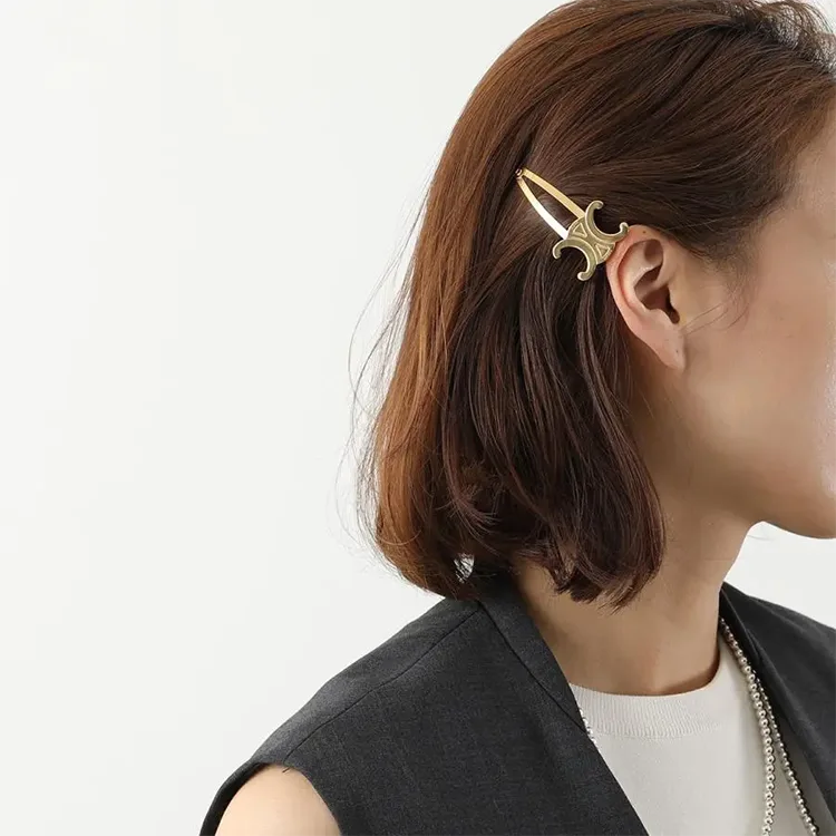 セリーヌ スナップヘアクリップ 偽物