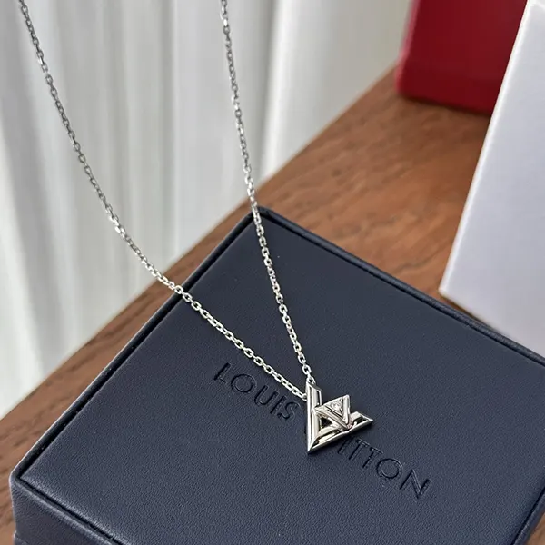 【精密刻印 100%再現】ペンダント LV ヴォルト ワン PM ホワイトゴールド Q93806
