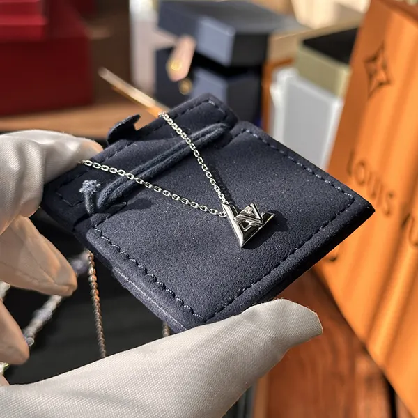 【精密刻印 100%再現】ペンダント LV ヴォルト ワン PM ホワイトゴールド Q93806